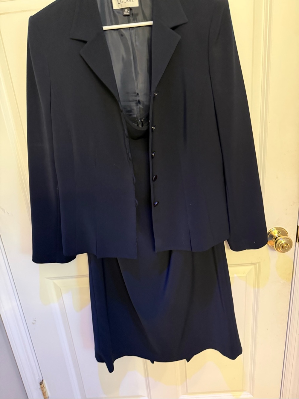 Le Suit Classic Black 2-Piece Skirt Suit Set Size 14 Formal Office Career